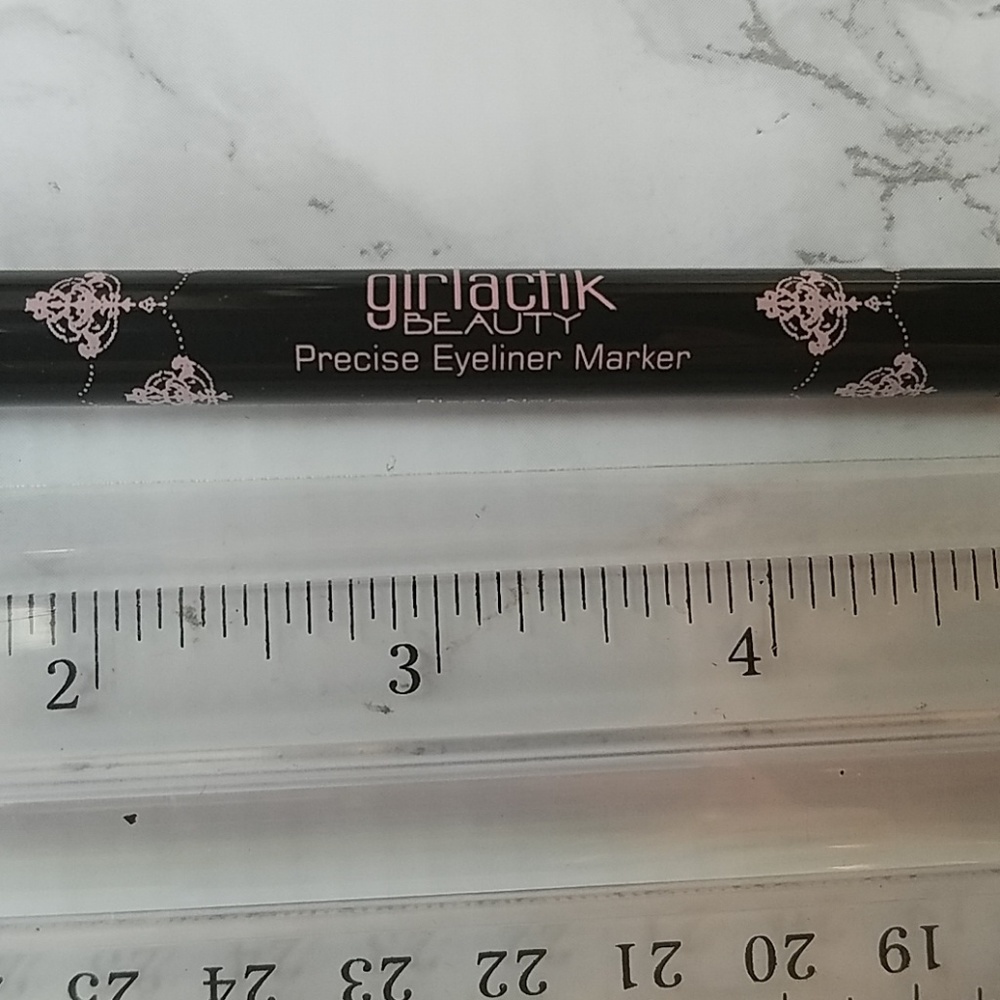 Girlactik black precise eyeliner felt tip marker - Picture 6 of 7